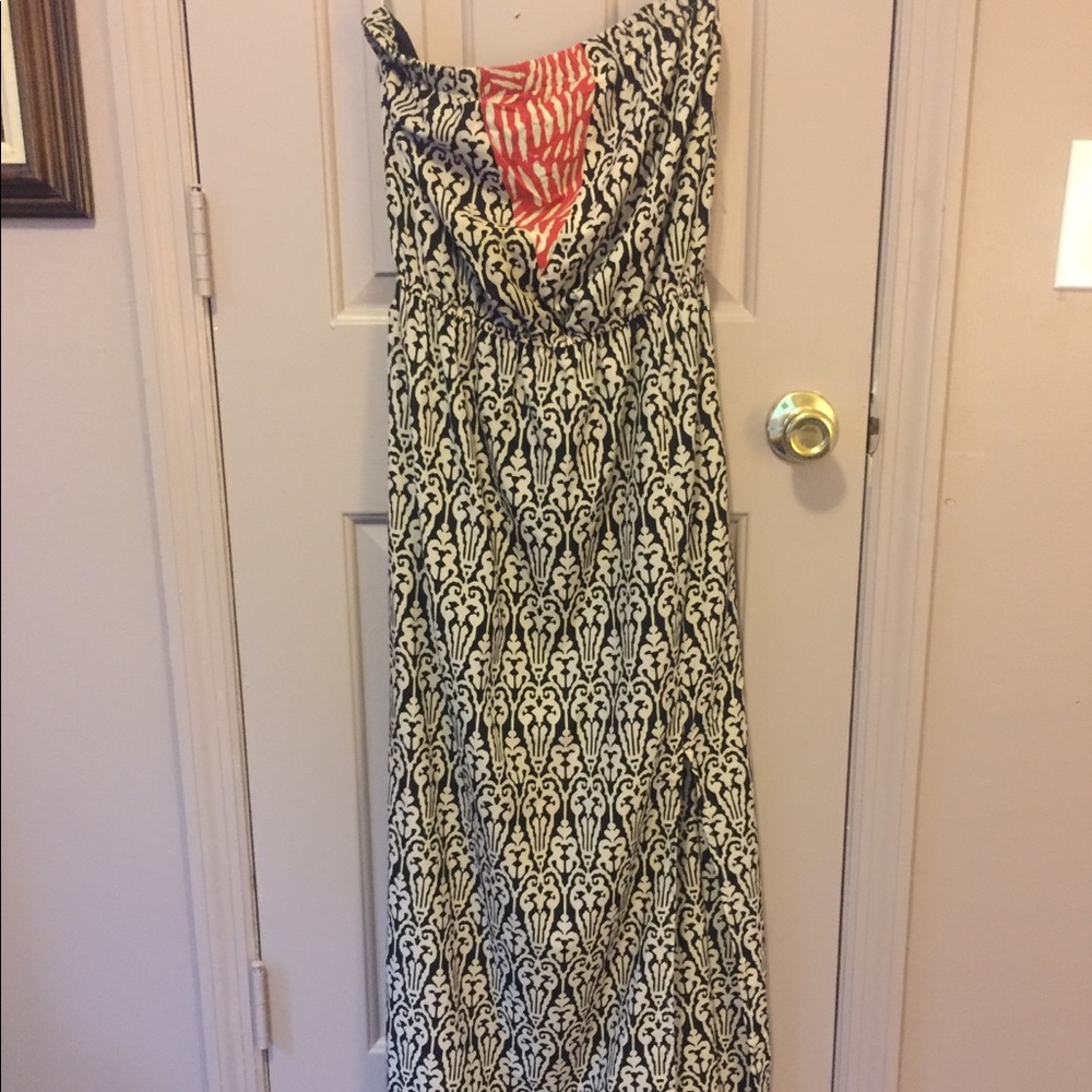 Strapless ankle-length dress with slit